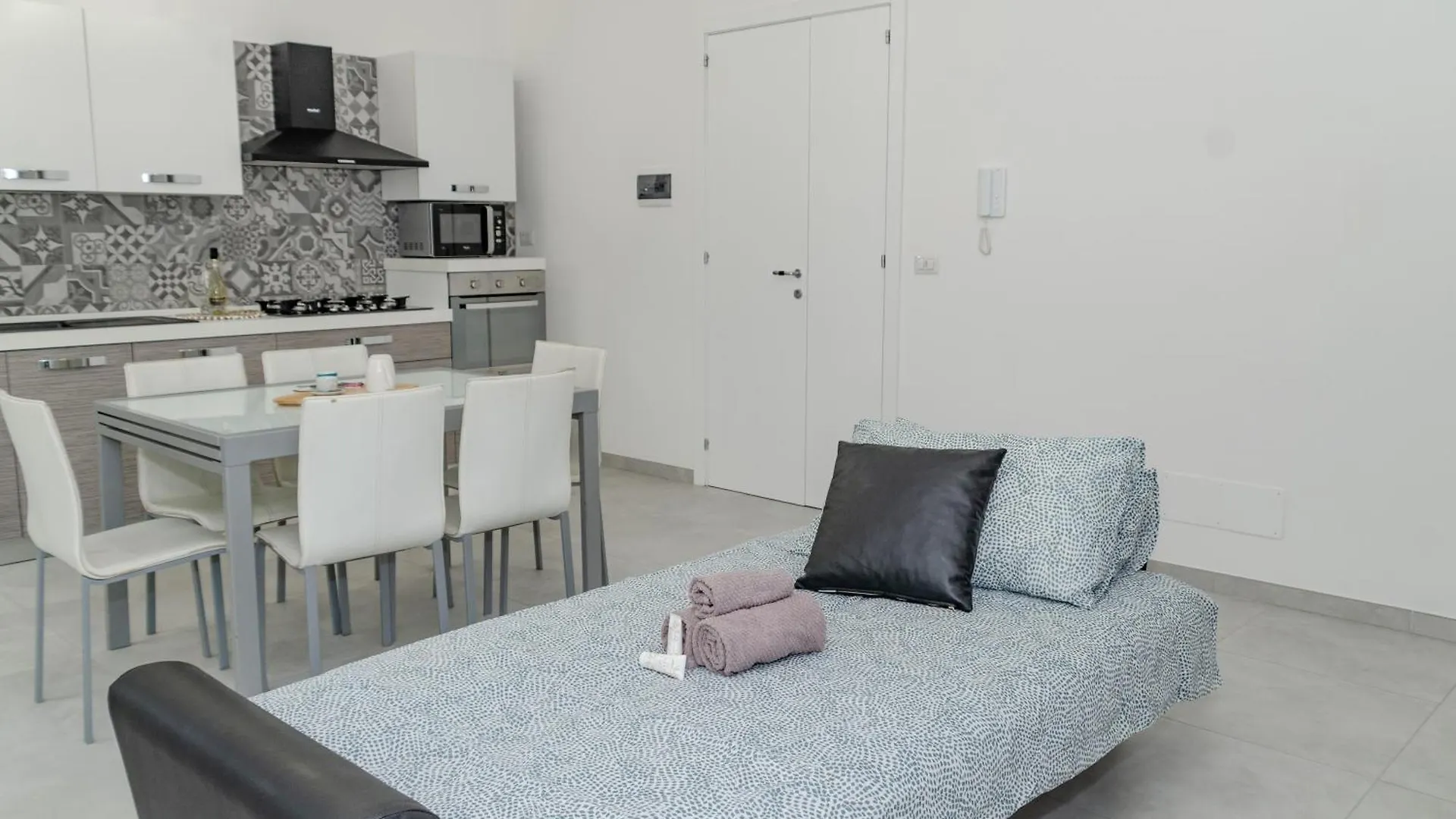 Apulialux - Brindisi Relax Apartments 0*,  Italia